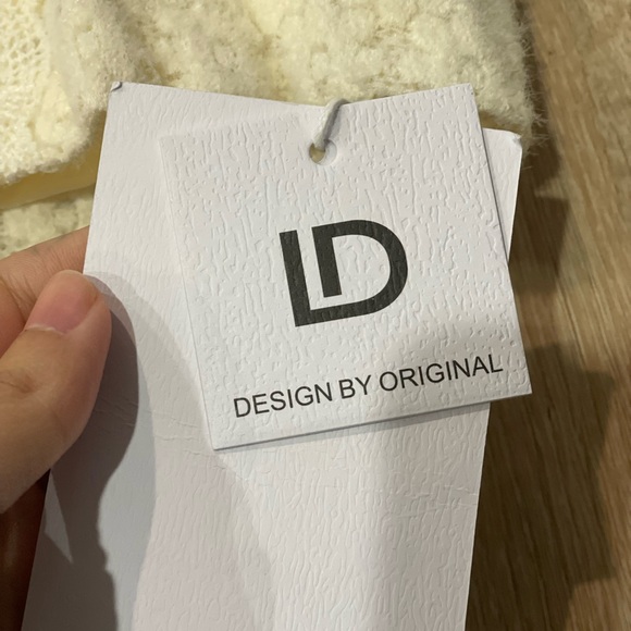 Ivory Lace Button-up blouse - Picture 2 of 5